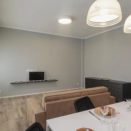 Quinto Modern Flat By Wonderful Italy *